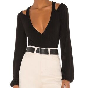 ⭐️NTNW⭐️Cutout Top